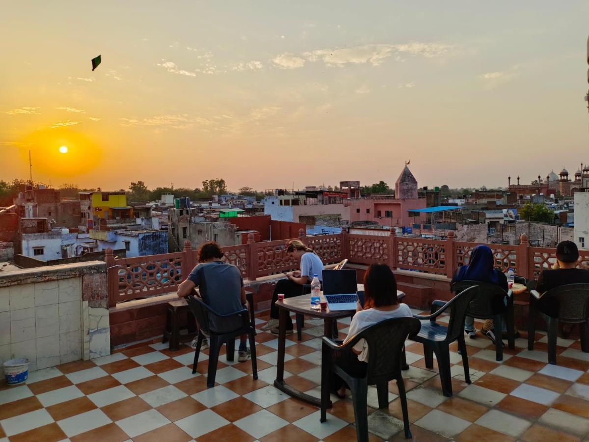 אגרה Hotel India Inn Walking Distance From Taj Mahal-- Rooftop Taj Mahal View מראה חיצוני תמונה
