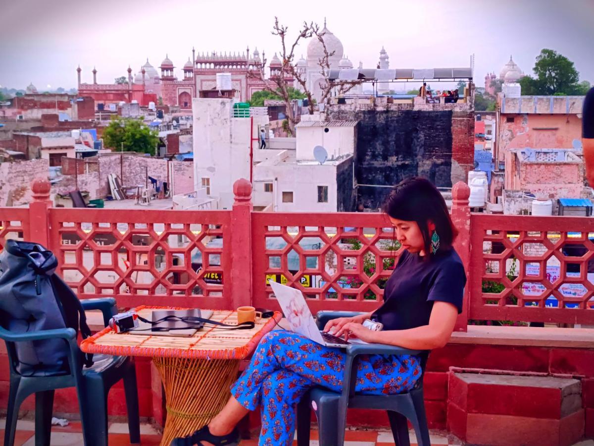 אגרה Hotel India Inn Walking Distance From Taj Mahal-- Rooftop Taj Mahal View מראה חיצוני תמונה