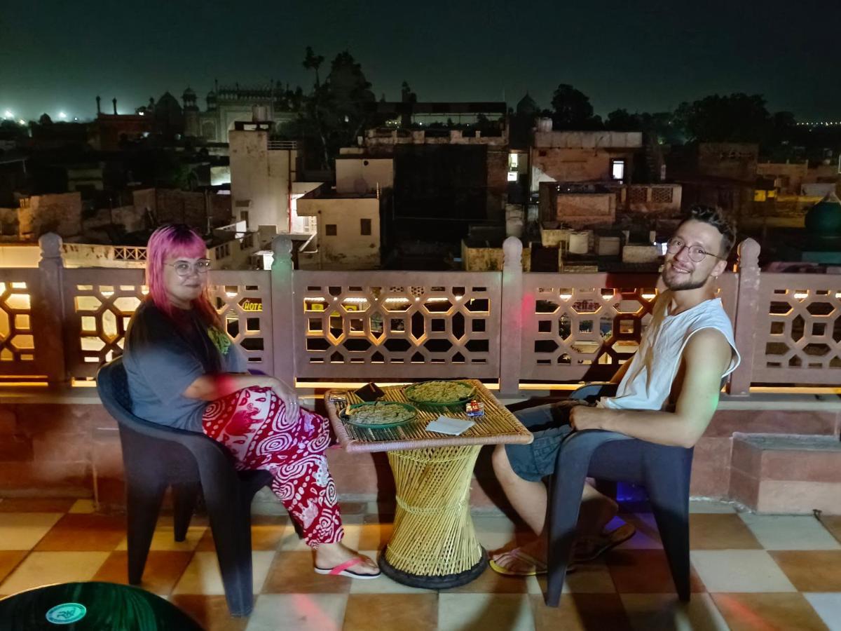 אגרה Hotel India Inn Walking Distance From Taj Mahal-- Rooftop Taj Mahal View מראה חיצוני תמונה