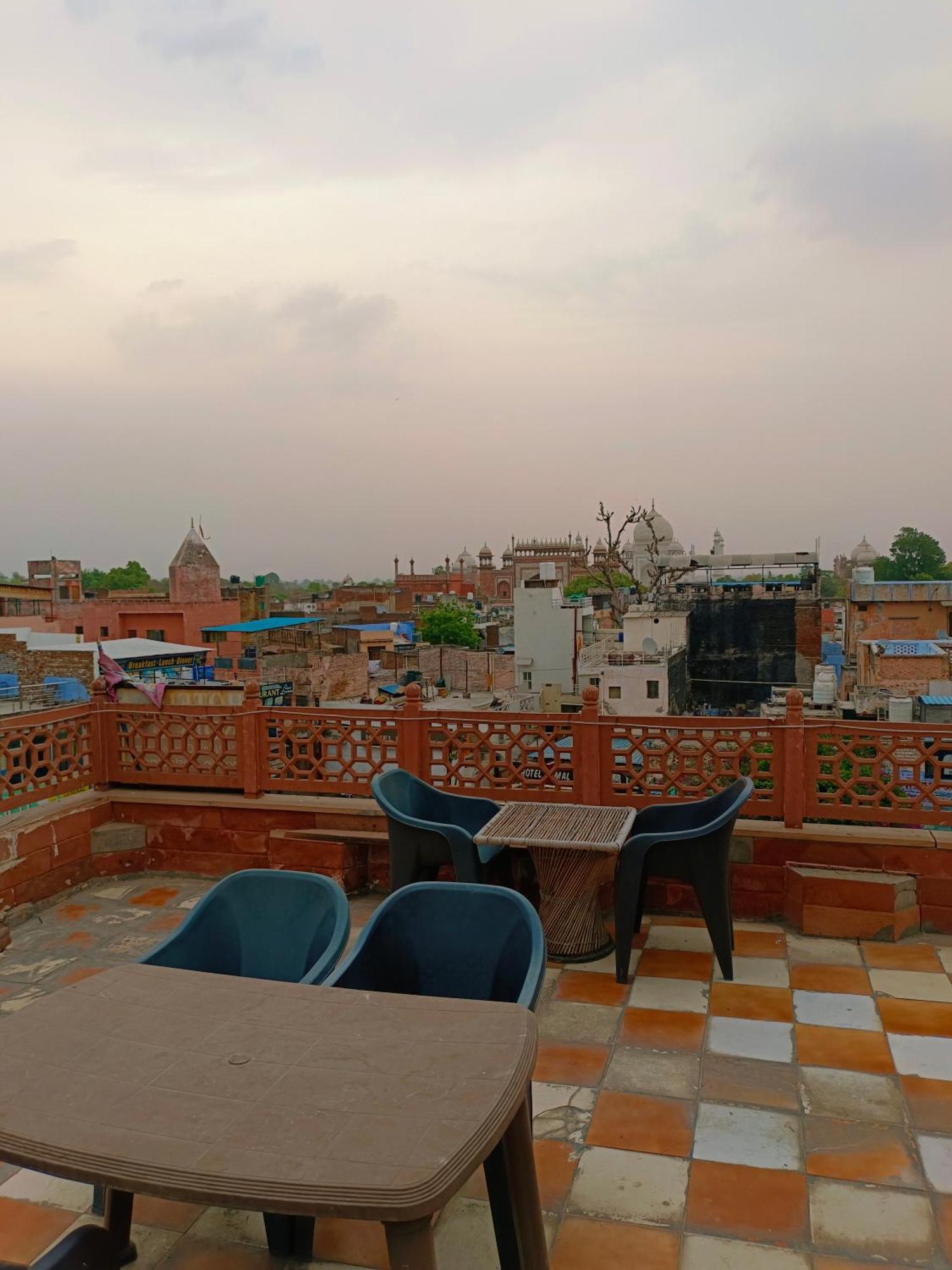 אגרה Hotel India Inn Walking Distance From Taj Mahal-- Rooftop Taj Mahal View מראה חיצוני תמונה