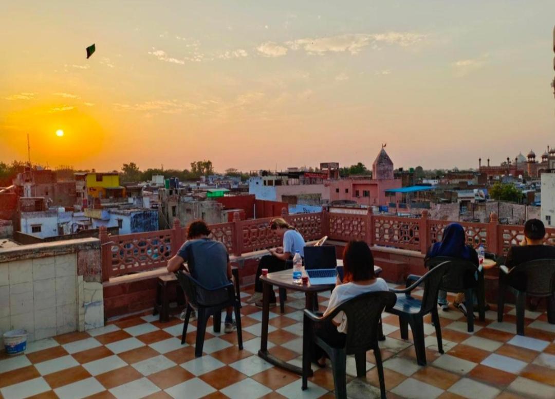 אגרה Hotel India Inn Walking Distance From Taj Mahal-- Rooftop Taj Mahal View מראה חיצוני תמונה